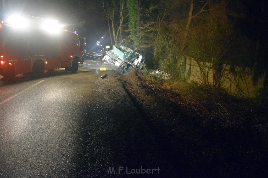 Container LKW umgestuerzt Koeln Brueck Bruecker- Dellbruecker Mauspfad P250.JPG - Miklos Laubert